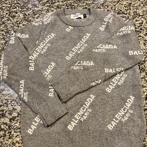 Sweater / shirt for girls.